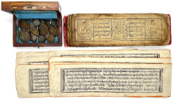 CHINA und Südostasien - Lots Asien allgemein - 
Schöne Holzdose mit 25 Münzen aus Indien, Nepal und Tibet. U.a. Brit. Indien Rupee 1835, 1/2 Rupee 18...