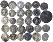 Lots antiker Münzen - Römer - Republik
29 Münzen: 1 As, 28 Denare. U.a. L. Mussidius Longus (Cloacina) und L. Scribonius Libo (Puteal Libonis). Besic...
