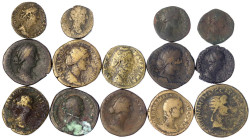 Lots antiker Münzen - Römer - Kaiserzeit
14 Bronzemünzen römischer Kaiserinnen: 9 Sesterzen, 5 Asses. Agrippina, Faustina I., II., Lucilla, Julia Mam...