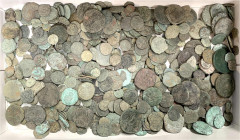 Lots antiker Münzen - Allgemein - 
Ca. 6,5 Kilo Bronzemünzen, meist römische Kaiserzeit. Qualitativ bestenfalls zu Bestimmungsübungen geeignet. Tause...