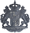 Altdeutsche Münzen und Medaillen - Bayern - Medaillen
Großes, durchbrochen gearbeitetes Eisenguss-Wappen, vermutlich Hausplakette einer königl. bayer...
