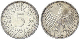 Münzen der Bundesrepublik Deutschland - Kursmünzen - 5 Deutsche Mark Silber 1951-1974
1951 F. Auflage nach Winter nur 280 Ex. Polierte Platte, feine ...