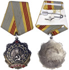 Orden und Ehrenzeichen - Russland - Sowjetunion, 1917-1991
Orden des Arbeitsruhmes III. Klasse an Bandspange. Verleihungsnummer 81837. Gesamtgewicht ...