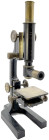 Varia - Optika/Fotografica - Mikroskope
Mikroskop des Herstellers P.F. Dujardin, Düsseldorf. Der Hersteller arbeitete von 1938-1961. Höhe 35 cm