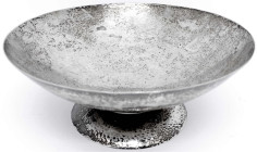 Varia - Silber - 
Runde Fuss-Schale, Silber 800/1000. Durchmesser 166 mm; 240,31 g. Bodenwelle