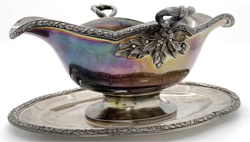 Varia - Silber - Frankreich
Sauciere, Silber 800. 24 X 16 X 10 cm; 827,51 g