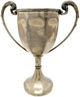 Varia - Silber - Italien
Zweihenkliger Pokal, Silber 800, Hersteller Fornari, Rom. Höhe 27 cm. 466,85 g
