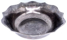 Varia - Silber - Kolumbien
Schüssel, Silber 900/1000, Hersteller G.H., Bogota. Durchmesser 200 mm; 170,62 g. kl. Delle, etwas fleckig