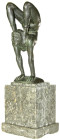 Varia - Skulpturen und Plastiken - 
Bronzeskulptur eines Akrobaten/Schlangenmenschen im Handstand, seine Füße auf seine Schultern gesetzt. Auf Granit...