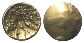 Britannien. Corieltavi.

 Viertelstater (Gold). Ca. 50 - 40 v. Chr.
Vs: Stilisierter Eber.
Rs: Umgekehrtes S, stilisierte Augenbrauen und Augen, s...
