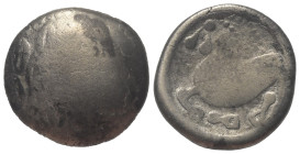 Ostkelten. Subkarpaten. Typ 'Schnabelpferd'.

 Tetradrachme (Silber).
Vs: Stilisierter Kopf des Zeus mit Lorbeerkranz rechts.
Rs: Stilisiertes Pfe...