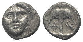 Thrakien. Apollonia Pontika.

 Diobol (Silber). Ca. 4. Jhdt. v. Chr.
Vs: Kopf des Apollon mit Lorbeerkranz en face.
Rs: Anker, im Feld links A und...