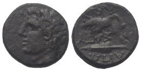 Aitolien. Aitolischer Bund.

 Bronze. Ca. 300 / 290 - 229 v. Chr.
Vs: Kopf des Apoll mit Lorbeerkranz rechts.
Rs: Speerspitze nach rechts, darunte...