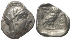 Attika. Athen.

 Tetradrachme (Silber). Ca. 454 - 404 v. Chr.
Vs: Kopf der Athena mit ölzweiggeschmücktem attischem Helm, Ohranhänger und Halskette...