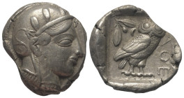 Attika. Athen.

 Tetradrachme (Silber). Ca. 454 - 404 v. Chr.
Vs: Kopf der Athena mit ölzweiggeschmücktem attischem Helm, Ohranhänger und Halskette...