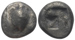 Inseln vor Attika. Aigina.

 Stater (Silber). Ca. 550 - 525 v. Chr.
Vs: Seeschildkröte.
Rs: Quadratum incusum.

20 mm. 11,68 g. 

HGC 6, 425; ...