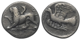 Sikyonien. Sikyon.

 Hemidrachme (Silber). Ca. 330 - 280 v. Chr.
Vs: Chimaira mit erhobener Pranke nach links stehend, darunter Sigma Iota.
Rs: Ta...
