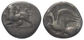 Sikyonien. Sikyon.

 Hemidrachme (Silber). Ca. 330 - 280 v. Chr.
Vs: Chimaira mit erhobener Pranke nach links stehend, darunter Sigma Iota.
Rs: Ta...