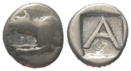 Argolis. Argos.

 Triobol (Silber). Ca. 330 - 270 v. Chr.
Vs: Vorderteil eines Wolfes links.
Rs: A, darunter Mondsichel; das Ganze in vertieftem Q...