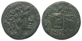 Pontos. Amisos.

 Bronze. Ca. 85 - 65 v. Chr.
Vs: Kopf des Dionysos mit Efeukranz rechts.
Rs: Cista mystica mit Pantherfell und Thyrsos, links und...
