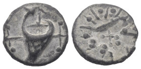 Jerusalem - Königreich. Anonym.

 Notgeld (Bleimarke). Ohne Jahr. Jerusalem oder Akkon.
Vs: Kreuze und muschelförmiges Symbol (Murex?).
Rs: Abstra...