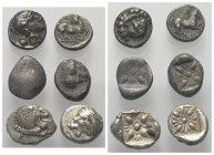 Griechische Münzen - Lots.


Unter anderem: Milet (Ionien) / Kelenderis (Kilikien).

Lot (6 Stück, Silber): Diobol, Obol; ca. 5. - 4. Jhdt. v. Ch...