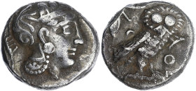 GRÈCE ANTIQUE
Attique, Athènes. Drachme ND (480-400 av. J.-C.), Athènes. Pozzi 1553 - SNG Delepierre 1462 ; Argent - 4,18 g - 14 mm - 7 h
Patine grise...