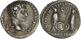 EMPIRE ROMAIN
Auguste (27 av. J.-C. - 14 ap. J.-C.). Denier 7-6 av. J.-C., Lyon. RIC.210 ; Argent - 3,51 g - 18,5 mm - 1 h
Avec une ancienne étiquette...