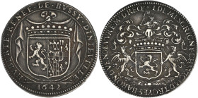 FRANCE / CAPÉTIENS
Louis XIII (1610-1643). Jeton, Champagne, Jean de Mesrigny et Huberte Renée de Bussy 1642. F.8036v ; Argent - 9,05 g - 31 mm - 6 h
...