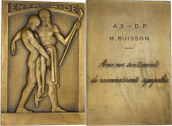 FRANCE
IIIe République (1870-1940). Plaque, Entr’aide, par R. Cochet 1933, Paris. Bronze - 128,15 g - 76 mm - 12 h
Avec attribution à M. BUISSON. Supe...