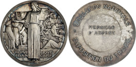FRANCE
IIIe République (1870-1940). Médaille, Art déco, Education nationale, exposition du travail par Vernon ND. Bronze argenté - 80,15 g - 57 mm - 1...