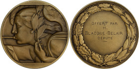 FRANCE
IIIe République (1870-1940). Médaille, la Renommé, par M. Delannoy ND, Paris (Arthus-Bertrand). Bronze - 77,3 g - 57 mm - 12 h
Offert par M. Bl...