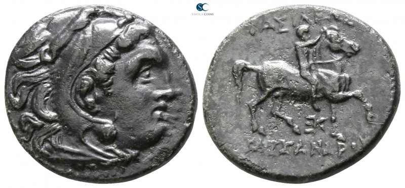 Kings of Macedon. Uncertain mint. Kassander 306-297 BC. 
Bronze Æ

19mm., 5,2...
