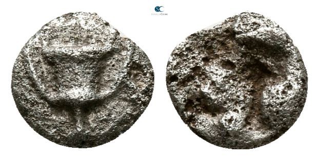 Cyclades. Naxos circa 520-470 BC. 
Tetartemorion AR

5mm., 0,15g.

Kantharo...