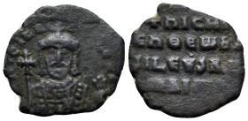 Nicephorus II Phocas. 963-969. Æ Follis (23mm, 5.7 g). Constantinople mint. Crowned facing bust, holding cruciform scepter and globe surmounted by tre...