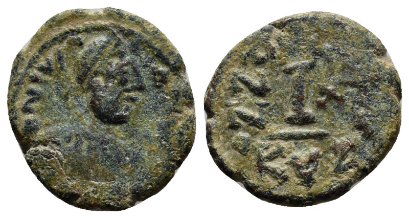 Justinian I. (527-565 AD) Kyzikos AE Decanummium (16mm, 3.2 g) Obv : Diademed, d...