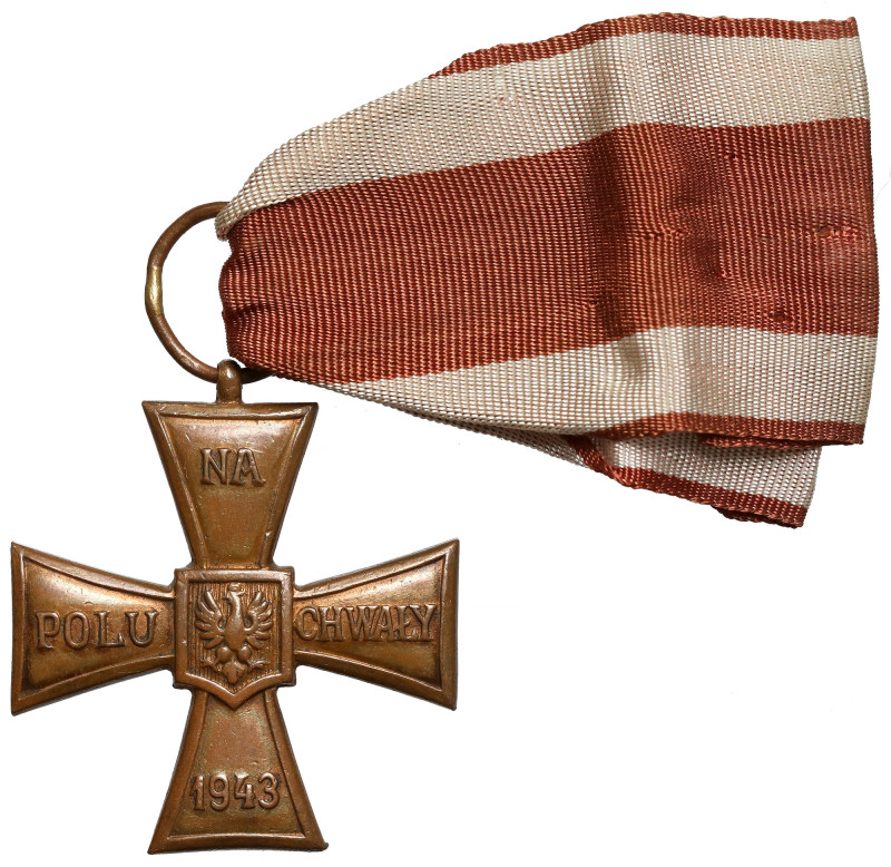 PRL, Krzyż Walecznych 1943 - gruby Na wstążce z lat 50-60-tych. Wymiary: 47 x 43...