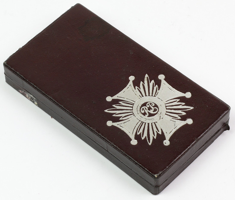 II RP, Pudełko na Krzyż Zasługi Wymiary: 106 x 57 mm.&nbsp;
