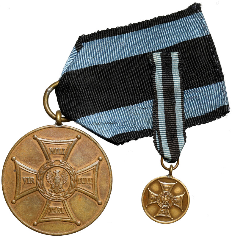 PRL, Medal Zasłużonym Na Polu Chwały + miniatura Średnica 40 i 17,5 mm.&nbsp; Re...