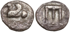 Italy, Bruttium, Croton (Kroton). 430-420 BC. silver Diobol (10,5 mm, 0,8 g). Tripod-lebes with three handles to left and terminating in lion's feet, ...