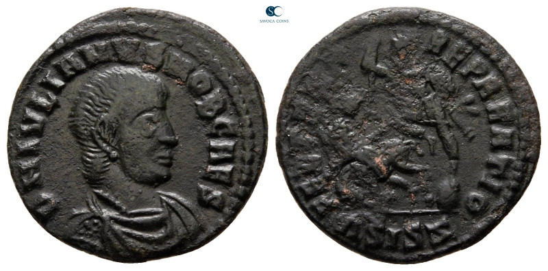 Julian II, as Caesar AD 355-361. Siscia
Follis Æ

18 mm, 2,28 g



very f...