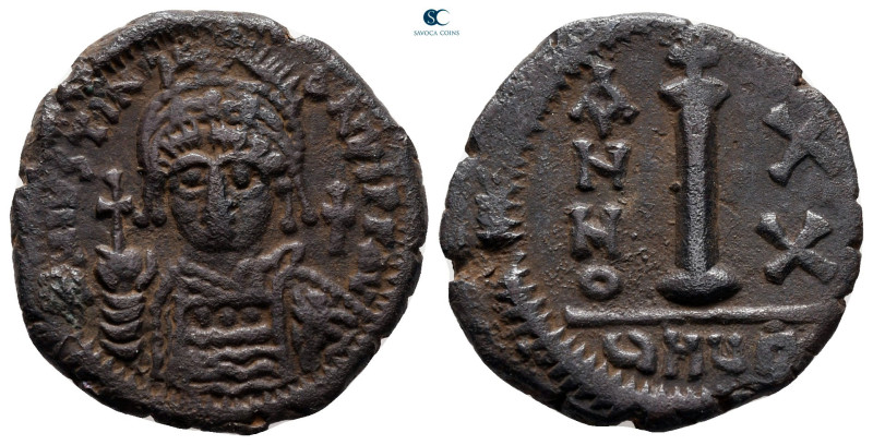 Justinian I AD 527-565. Theoupolis (Antioch)
Decanummium Æ

22 mm, 4,45 g

...
