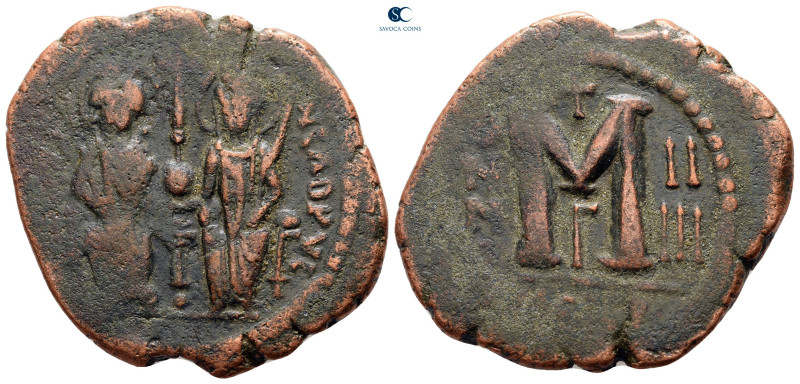 Justin II and Sophia AD 565-578. Constantinople
Follis Æ

34 mm, 14,06 g

...