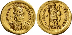Theodosius II, 402-450. Solidus (Gold, 21 mm, 4.26 g, 6 h), Constantinopolis, circa 425-430. D N THEODOSIVS P F AVG Helmeted and cuirassed bust of The...