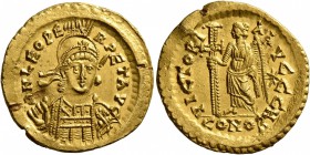 Leo I, 457-474. Solidus (Gold, 21 mm, 4.48 g, 6 h), Constantinopolis, circa 462 or 466. D N LEO PE-RPET AVG Pearl-diademed, helmeted and cuirassed bus...