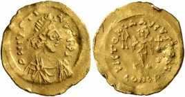 Justin I, 518-527. Tremissis (Gold, 15 mm, 1.42 g, 6 h), Constantinopolis. D N IVSTINVS P P AV Diademed, draped and cuirassed bust of Justin to right....