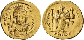 Justinian I, 527-565. Solidus (Gold, 20 mm, 4.48 g, 6 h), Constantinopolis. D N IVSTINIANVS P P AVI Helmeted and cuirassed bust of Justinian facing, h...