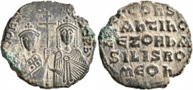 Constantine VII Porphyrogenitus, with Zoe, 913-959. Follis (Bronze, 23 mm, 5.94 g, 6 h), Constantinopolis, 914-919. +COҺ[STAҺT'] CЄ ZOH b' Bust of Con...