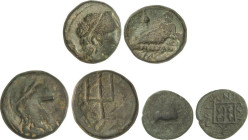 Lote 3 monedas AE 14 a AE 18. AE. Incluye: AE18 Siglo II a.C IMITACIONES DE BRONCES MACEDONICOS, tipo Cabeza-Tridente; AE14 398-347 a.C. MARONEIA. TRA...