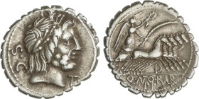 Denario. 83-82 a.C. ANTONIA. Q. Antonius Balbus. Anv.: Cabeza laureada de Júpiter a derecha, delante T, detrás S.C. Rev.: Victoria en cuadriga a derec...